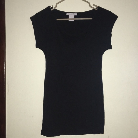 Classic Black Tee🖤 - Picture 1 of 3